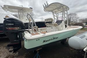 23ft NauticStar Yacht For Sale