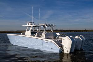 40FT (12.19M) INVINCIBLE Worth Avenue Yachts