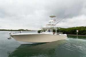 42FT (12.8M) YELLOWFIN Worth Avenue Yachts