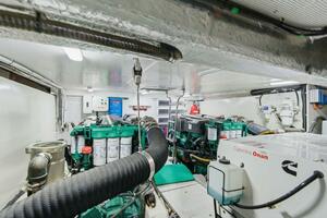 Galeon 58 560 Sky Nuckingfuts- Engine Room
