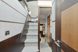 Galeon 58 560 Sky Nuckingfuts- Companionway