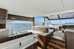 Galeon 58 560 Sky Nuckingfuts- Salon/Galley