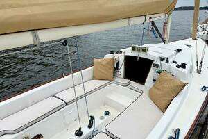 2008 e Sailing Yachts e33 thumbnail 3