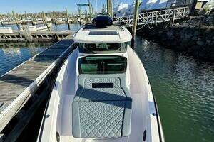 2023 Axopar 37 Cross Cabin thumbnail 13