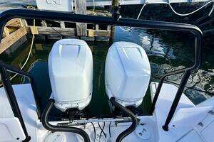 2023 Axopar 37 Cross Cabin thumbnail 24