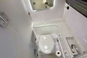 2023 Axopar 37 Cross Cabin thumbnail 31