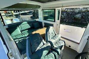 2023 Axopar 37 Cross Cabin thumbnail 26