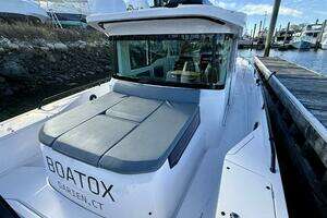 2023 Axopar 37 Cross Cabin thumbnail 23