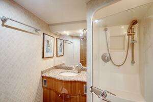 2007 Viking 56 Convertible thumbnail 11