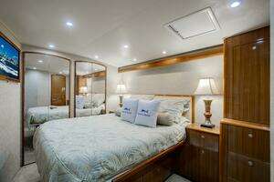 2007 Viking 56 Convertible thumbnail 7