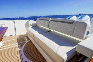 2024 Tiara Yachts 48 LS thumbnail 13