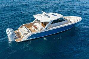 2024 Tiara Yachts 48 LS thumbnail 2