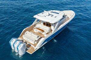 2024 Tiara Yachts 48 LS thumbnail 3