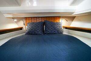 2024 Tiara Yachts 48 LS thumbnail 35