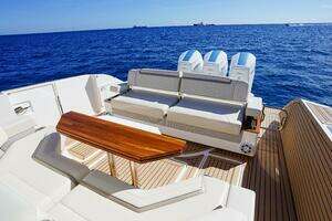 2024 Tiara Yachts 48 LS thumbnail 11