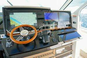 2024 Tiara Yachts 48 LS thumbnail 26
