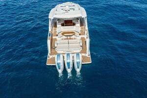 2024 Tiara Yachts 48 LS thumbnail 4
