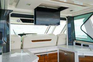 2024 Tiara Yachts 48 LS thumbnail 29