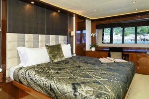 2011 Princess Yachts Princess V85 thumbnail 8