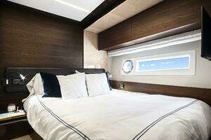 2017 Azimut 72 Flybridge thumbnail 40