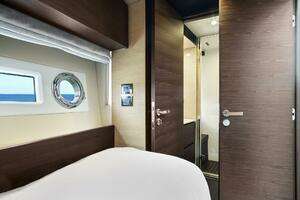 2017 Azimut 72 Flybridge thumbnail 44