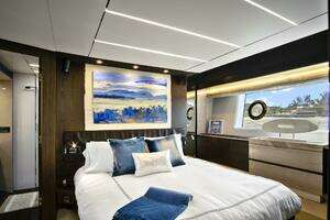 2017 Azimut 72 Flybridge thumbnail 35