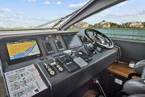 2017 Azimut 72 Flybridge thumbnail 32