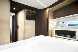 2017 Azimut 72 Flybridge thumbnail 43