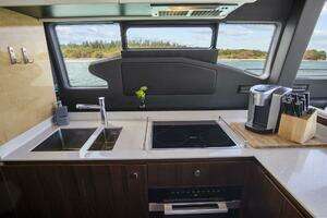 2017 Azimut 72 Flybridge thumbnail 31