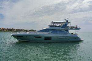 2017 Azimut 72 Flybridge thumbnail 2
