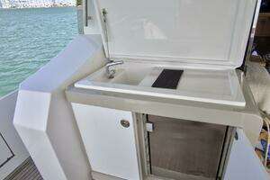 2017 Azimut 72 Flybridge thumbnail 22