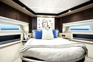 2017 Azimut 72 Flybridge thumbnail 41