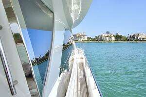 2017 Azimut 72 Flybridge thumbnail 21