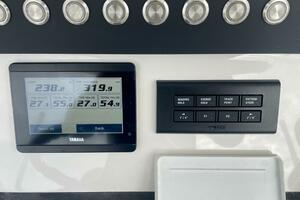 R amp R 28ft Regulator Yacht For Sale