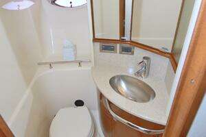 2009 Sea Ray 44 Sundancer thumbnail 41