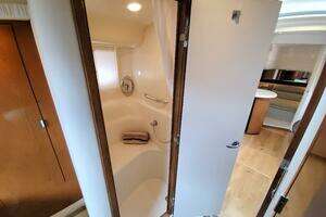 2009 Sea Ray 44 Sundancer thumbnail 47