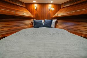 035 VIP Berth Facing Forward