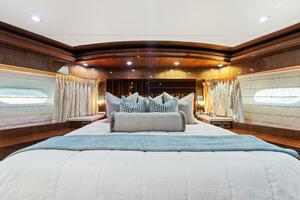 2013 125' Hargrave Raised Pilothouse - Mesmerize