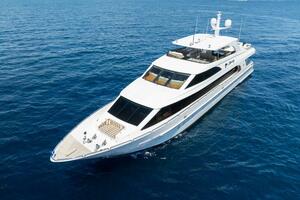 2013 125' Hargrave Raised Pilothouse - Mesmerize