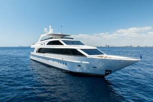 2013 125' Hargrave Raised Pilothouse - Mesmerize