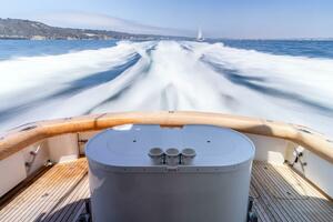 2004 Hatteras 54 Convertible Cockpit