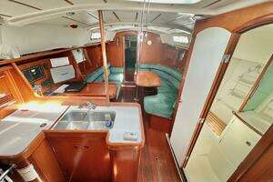 2000 Beneteau 361 thumbnail 13