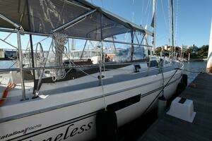 2025 Catalina 426 thumbnail 2