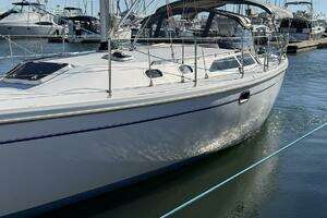 2001 Catalina 36 MkII thumbnail 3