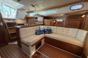 2001 Catalina 36 MkII thumbnail 34