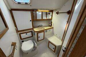 2001 Catalina 36 MkII thumbnail 53