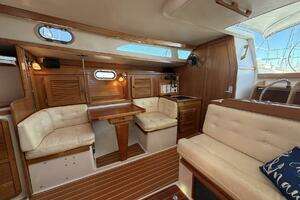 2001 Catalina 36 MkII thumbnail 35