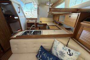 2001 Catalina 36 MkII thumbnail 40