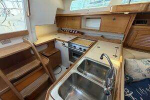 2001 Catalina 36 MkII thumbnail 41