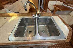 2001 Catalina 36 MkII thumbnail 42